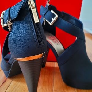 Guess peep toe pumps